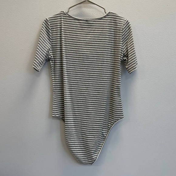 Magnolia Boutique Grey and White Stripe Short Sleeve Bodysuit - Size Large - Picture 2 of 4